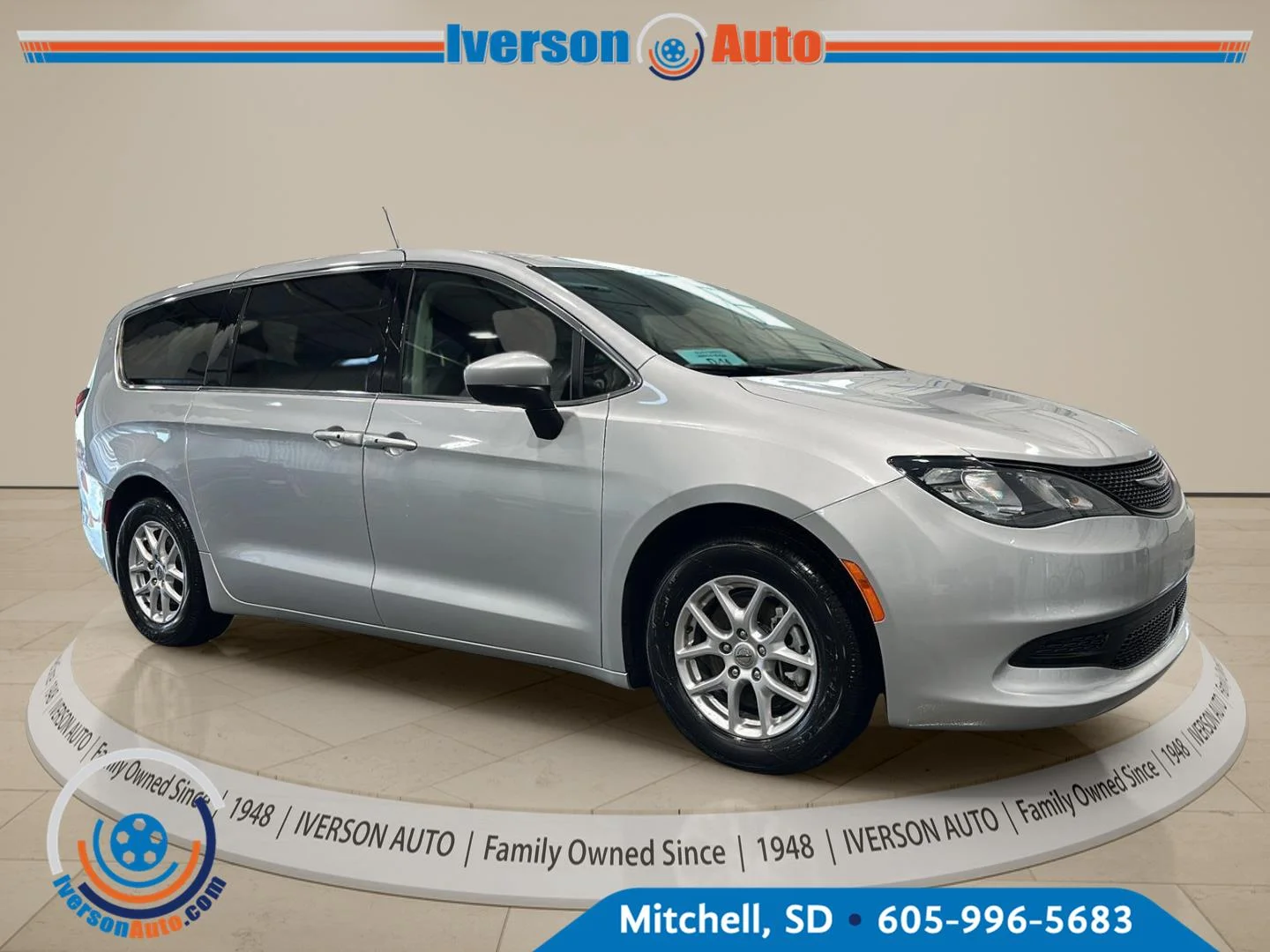 Used 2023 Silver Mist Clearcoat Chrysler LX image 1