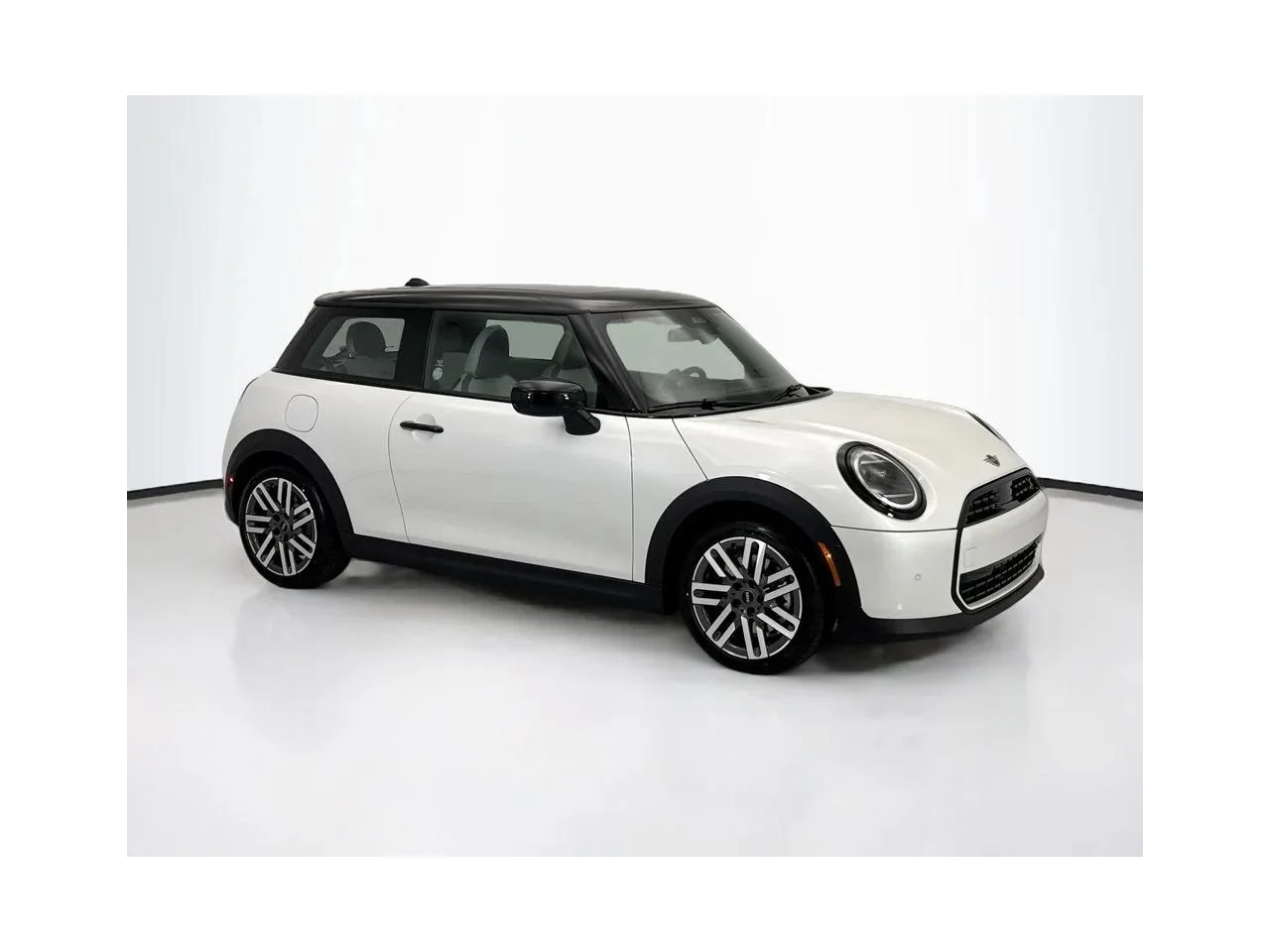New 2026 Nanuq White Metallic MINI SIGNATURE PLUS image 3