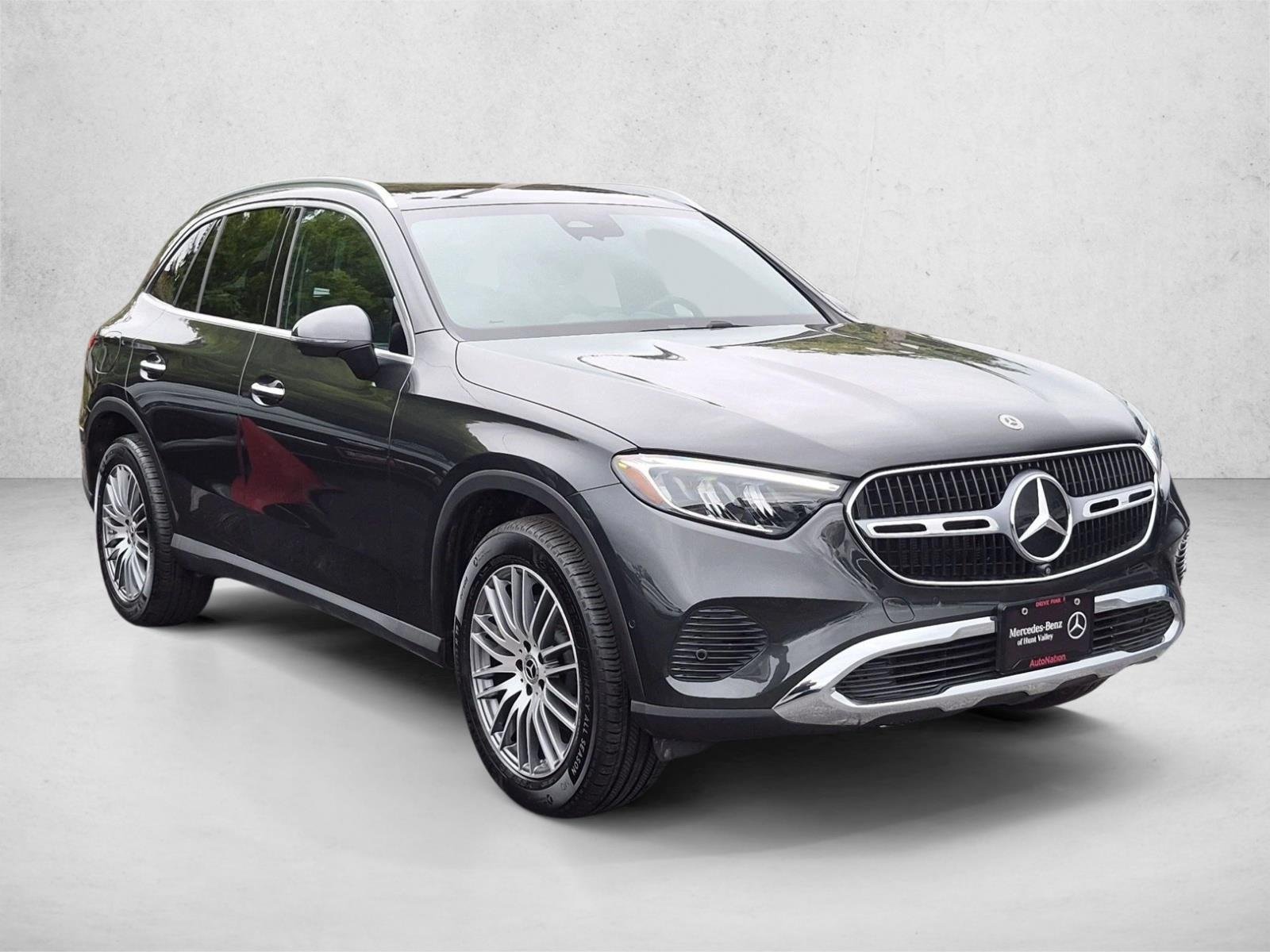 Used 2026 Graphite Grey Metallic Mercedes-Benz GLC 300 image 3