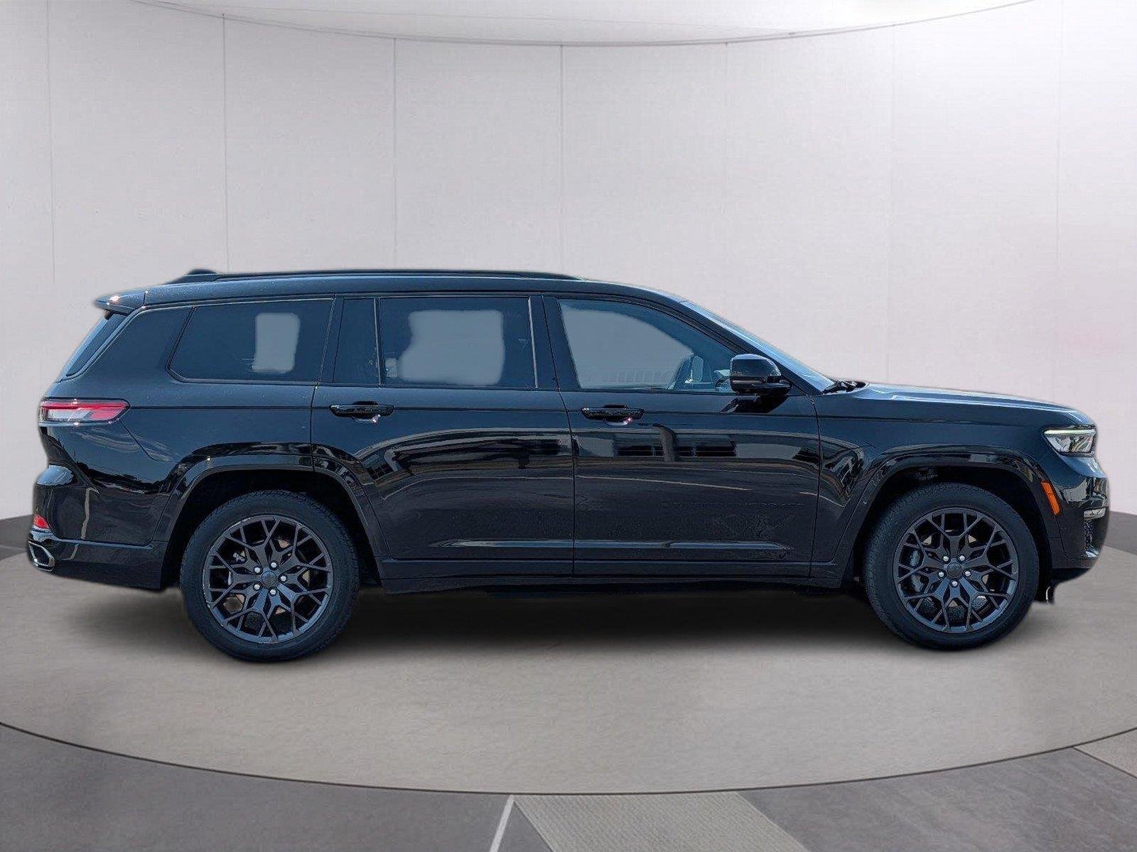 Used 2025 Diamond Black Crystal Pearlcoat Jeep Summit image 6