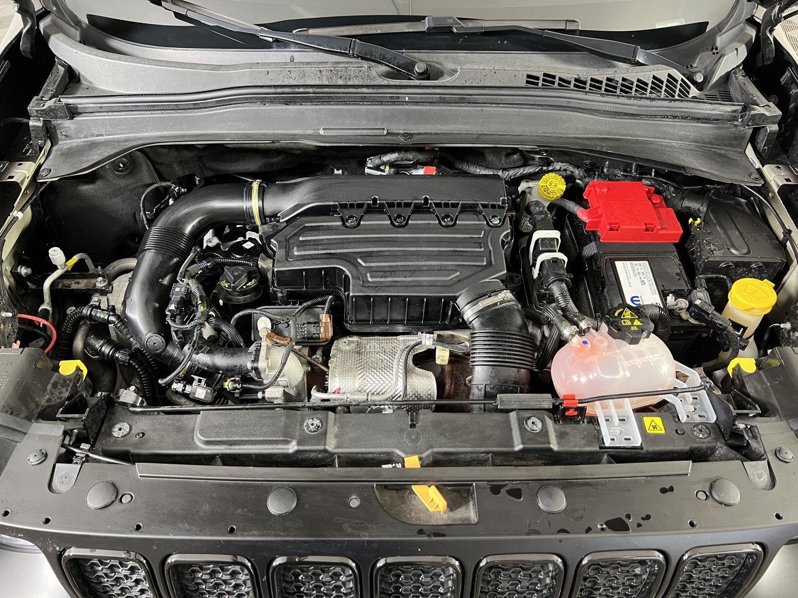 Used 2022 Black Clearcoat Jeep Altitude image 29