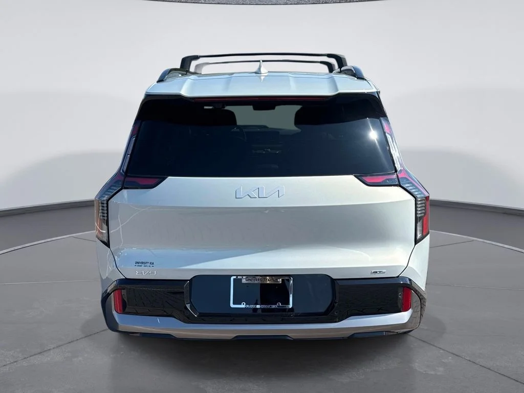 Used 2024 White Kia GT-Line image 6
