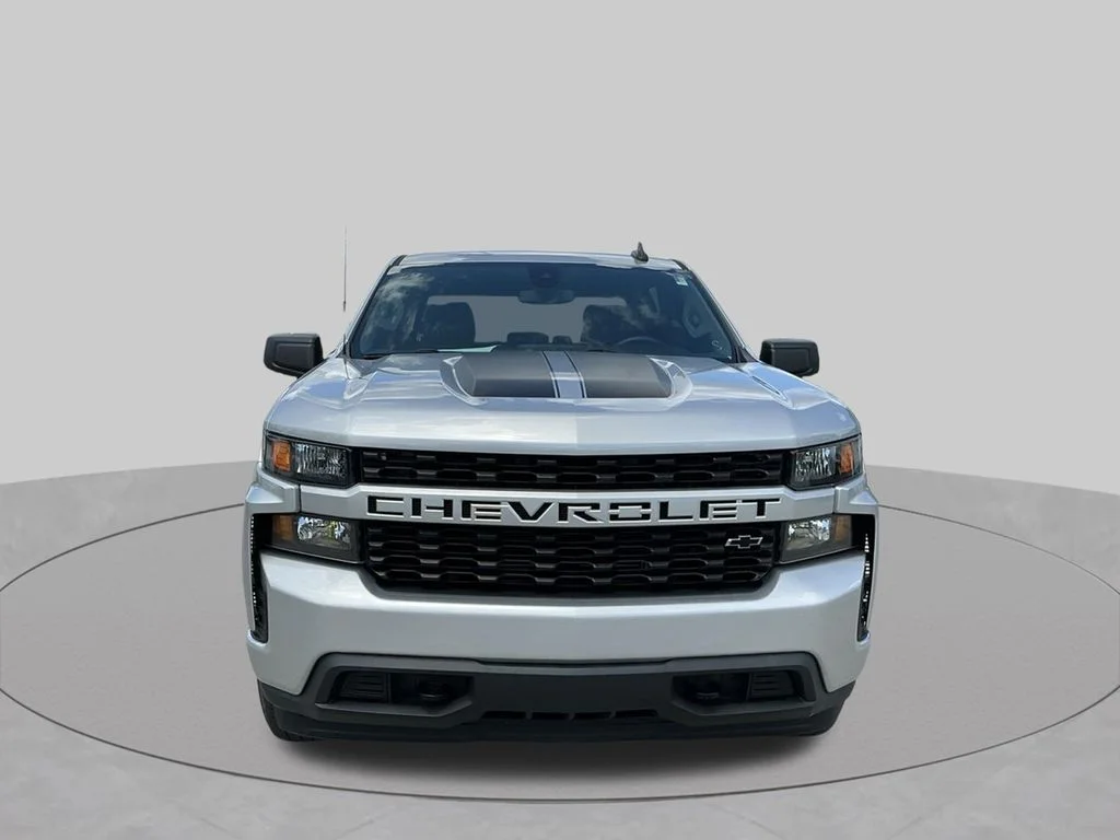 Used 2022 Silver Chevrolet Custom image 18