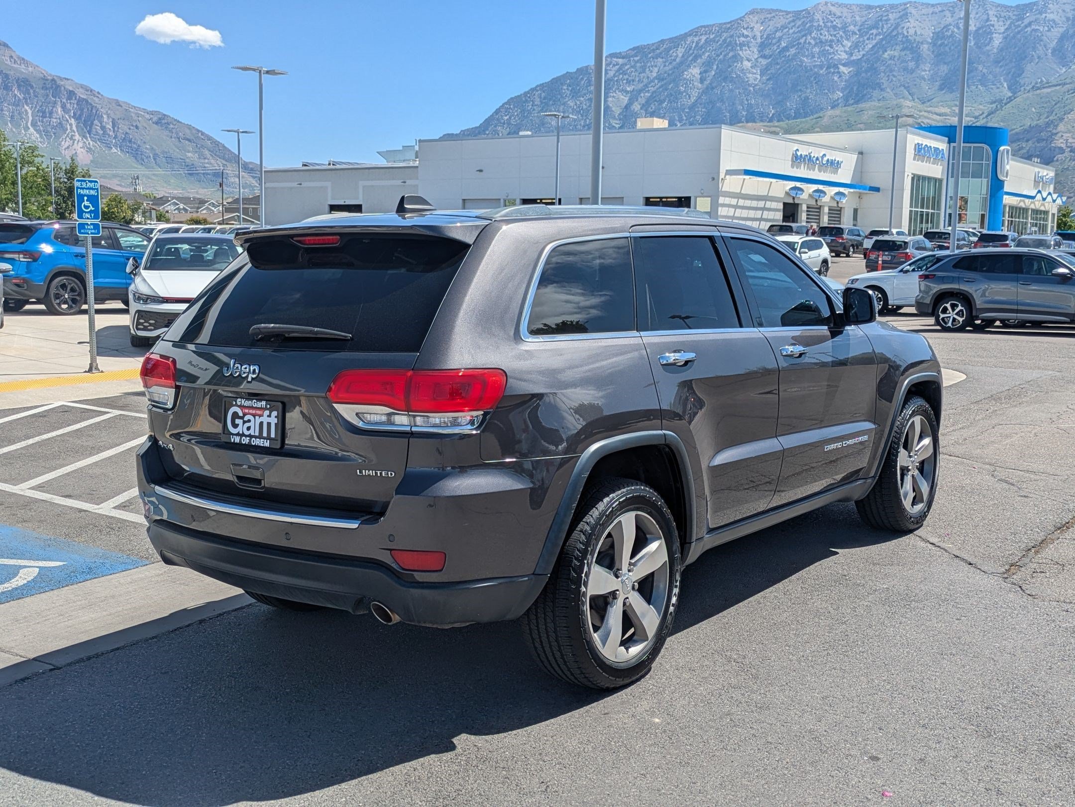 Used 2015 Granite Crystal Metallic Clearcoat Jeep Limited image 3