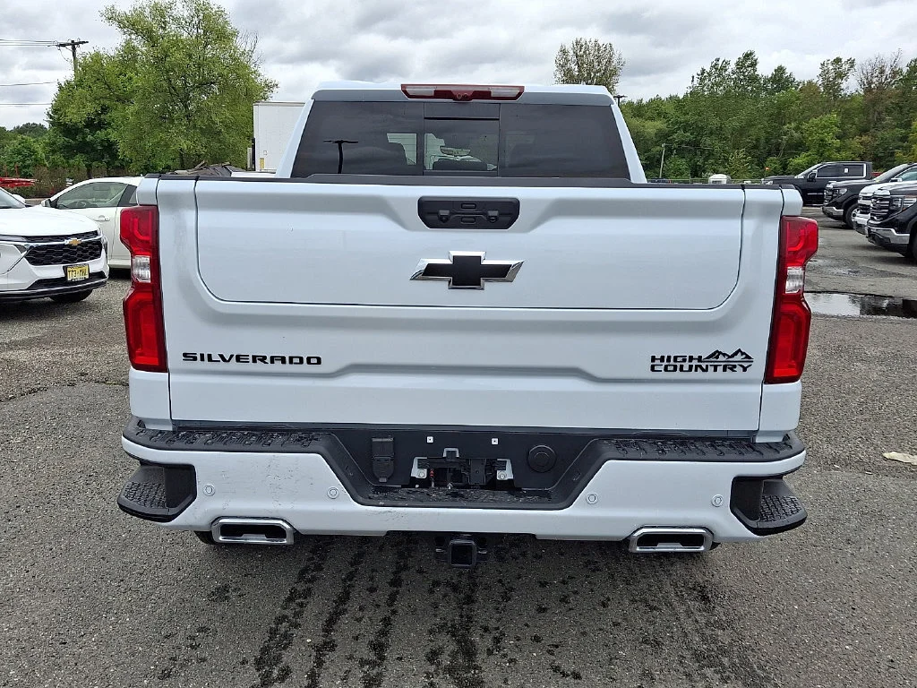 New 2026 Polar White Tricoat Chevrolet High Country image 7