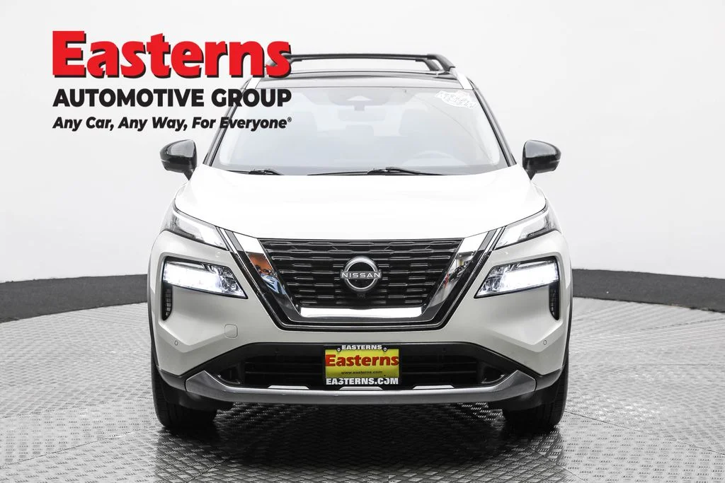 Used 2023 White Nissan SL image 2