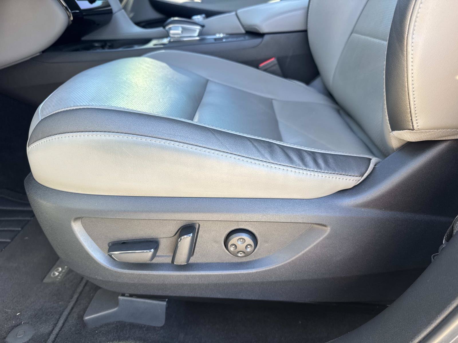 Used 2023 Gray INFINITI LUXE image 18