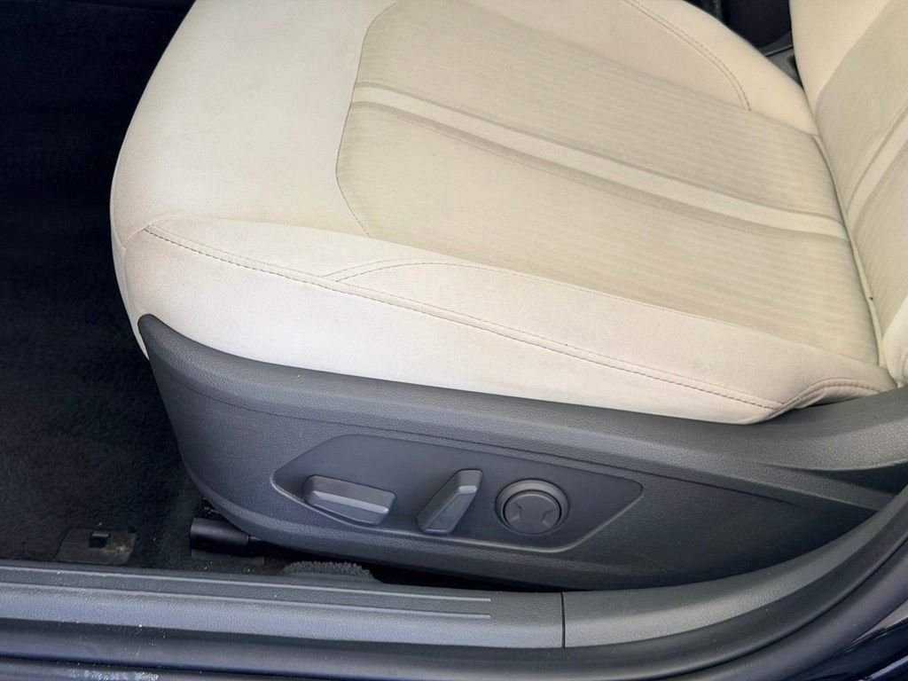 Used 2025 Black Hyundai SEL image 14
