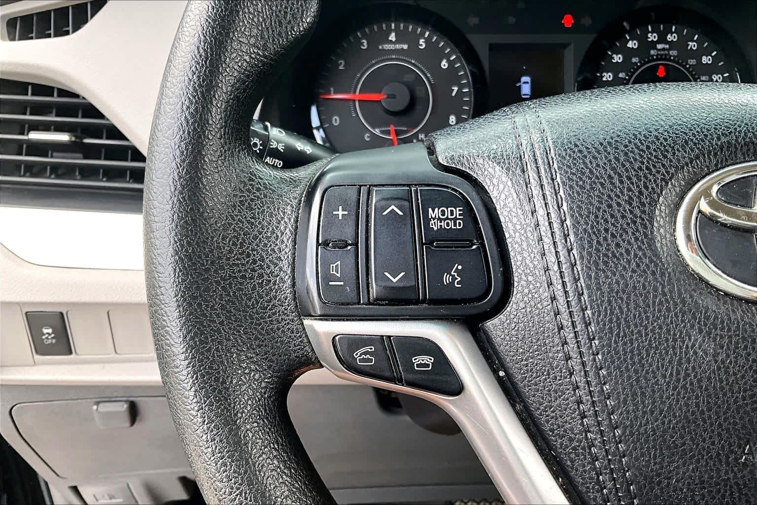 Used 2015 Attitude Black Toyota LE image 23