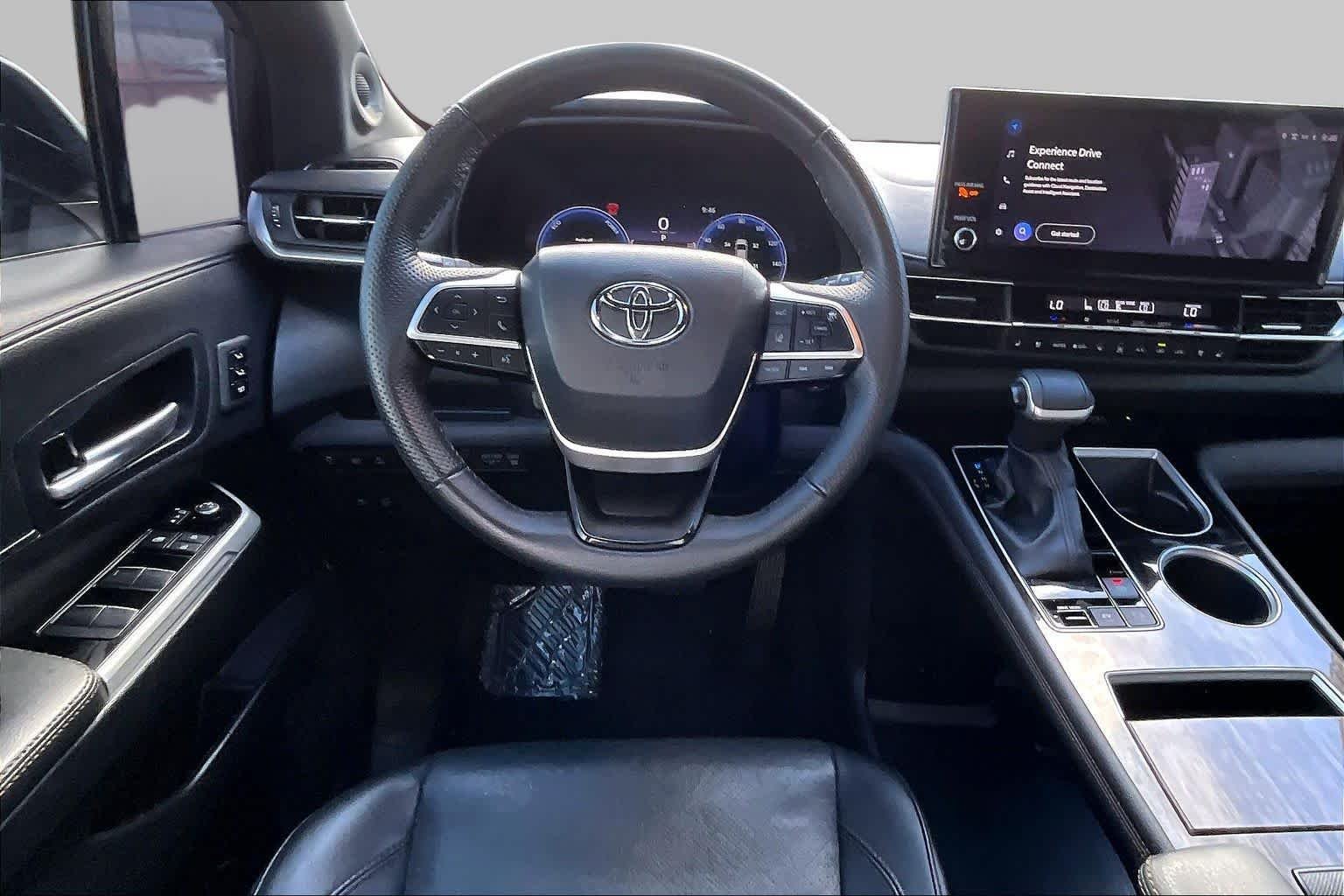 Used 2025 Wind Chill Pearl Toyota Limited image 6