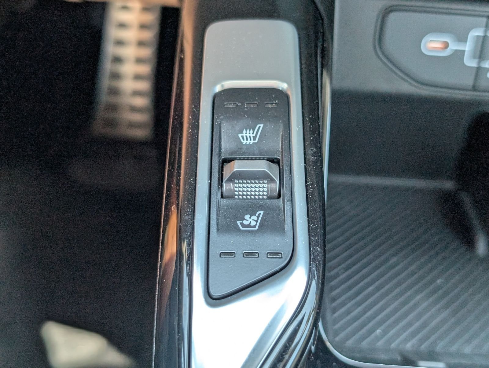 Used 2025 Wolf Gray Kia SX image 21