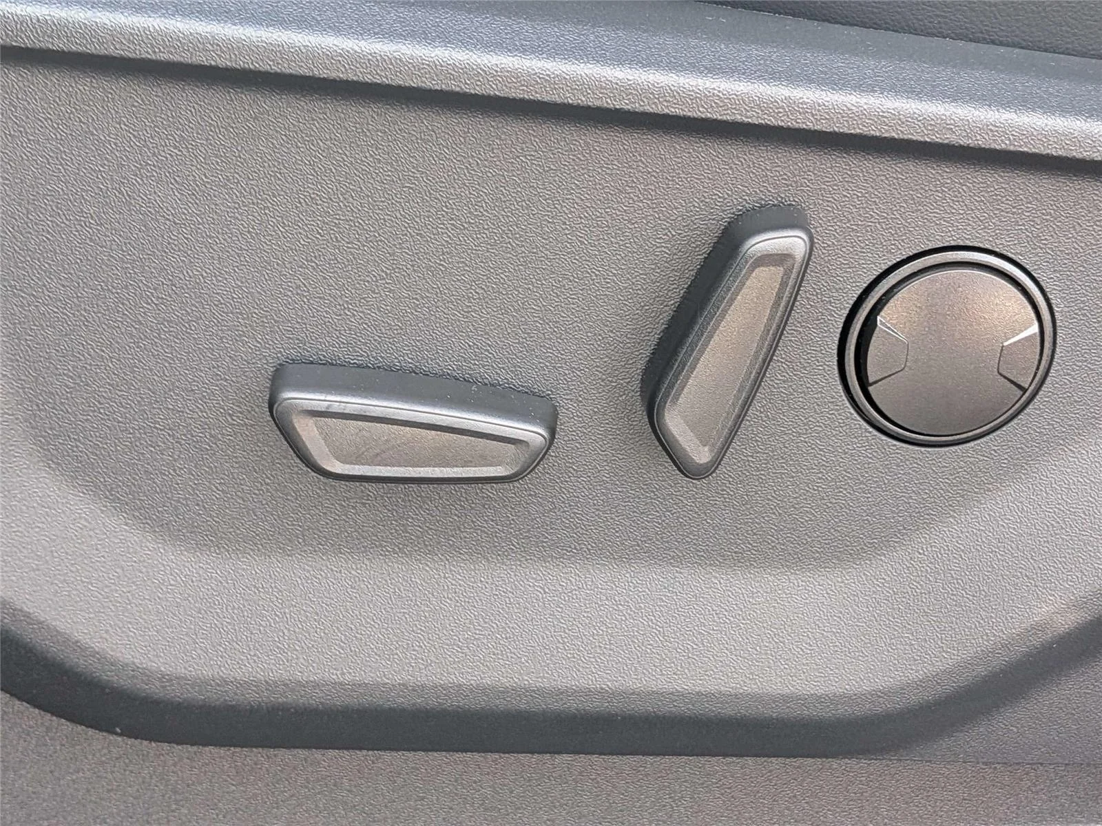 New 2027 Agate Black Metallic Ford MAX Platinum image 21