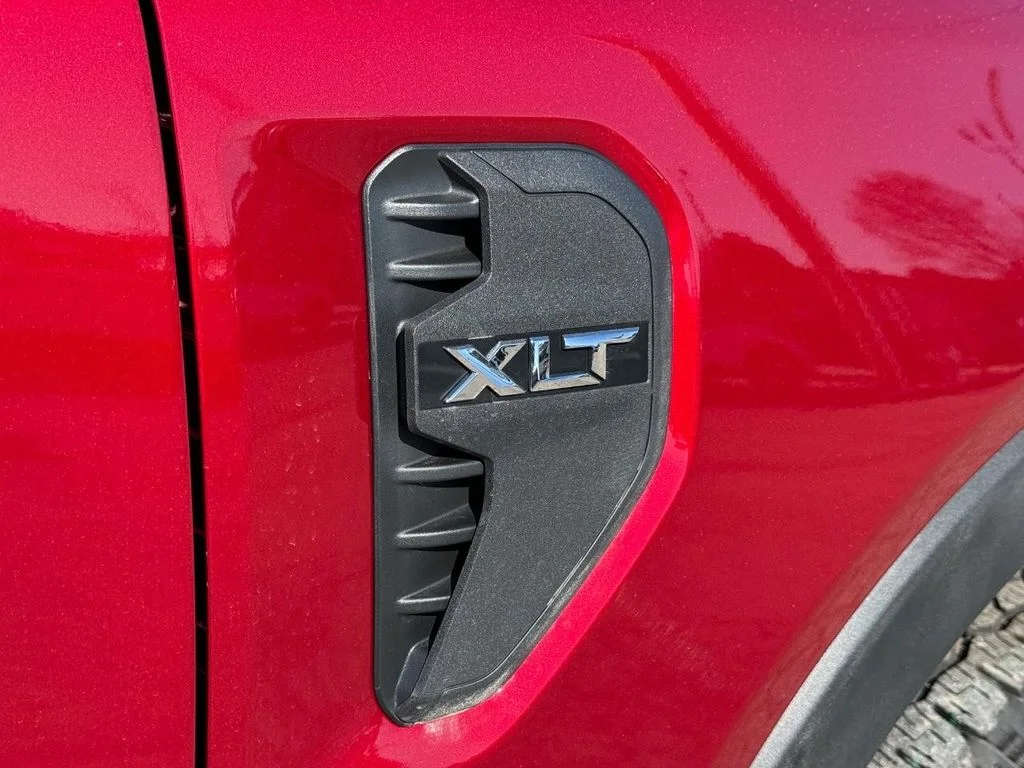 New 2026 Ruby Red Metallic Tinted Clearcoat Ford XLT image 5