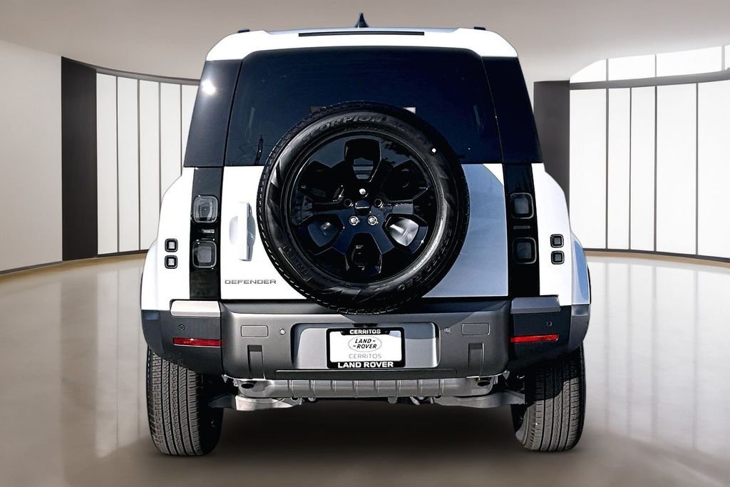 New 2026 FUJI WHITE Land Rover S image 4