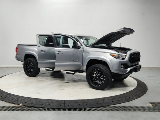 Used 2017 Silver Toyota SR5 image 10