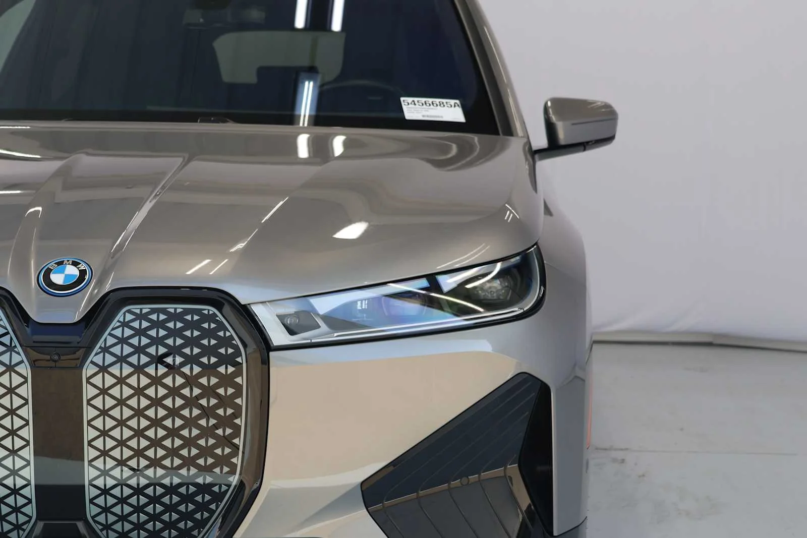 Used 2024 Oxide Grey Metallic BMW M60 image 4