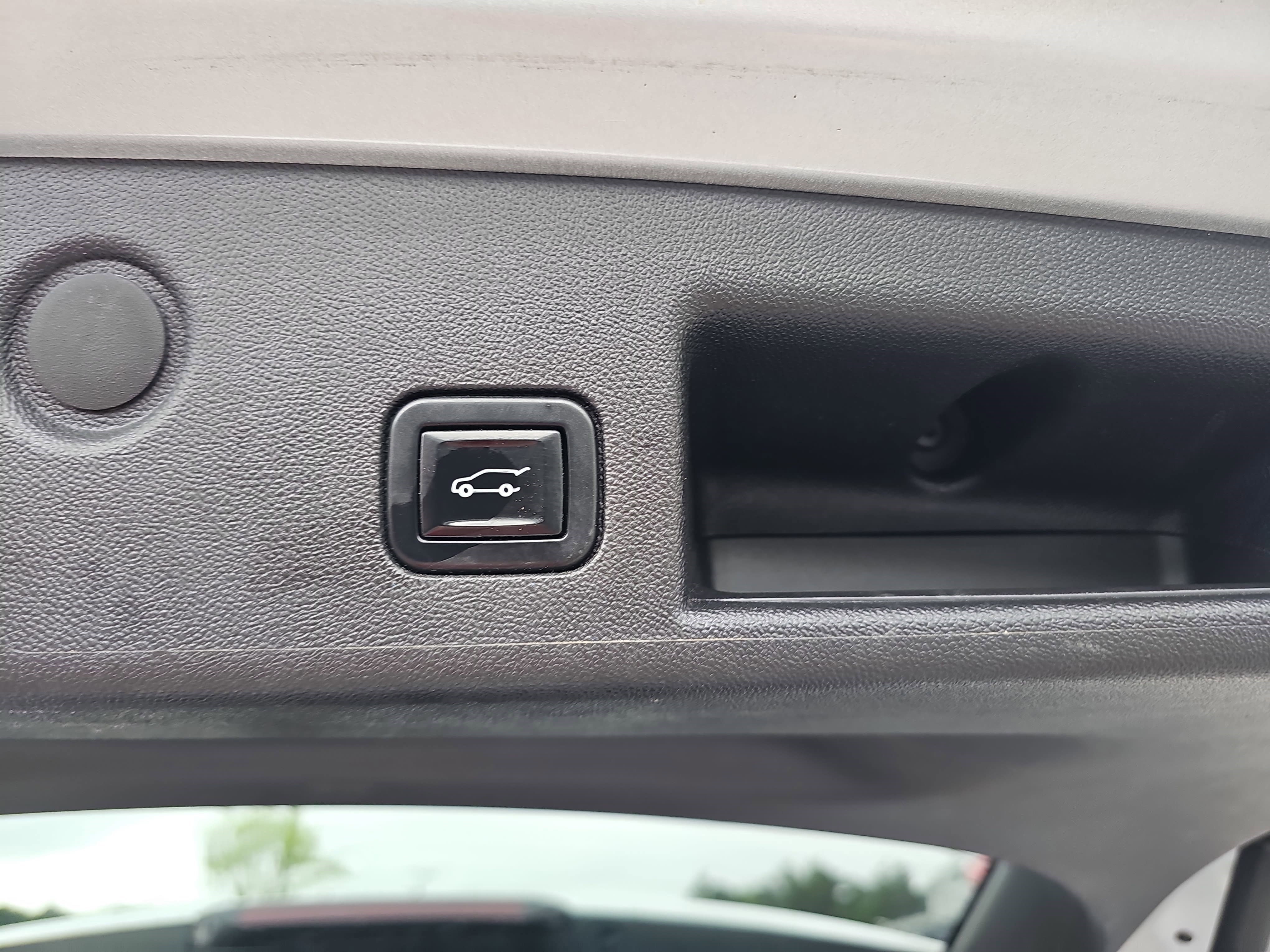 Used 2022 Silver Ice Metallic Chevrolet LT image 33