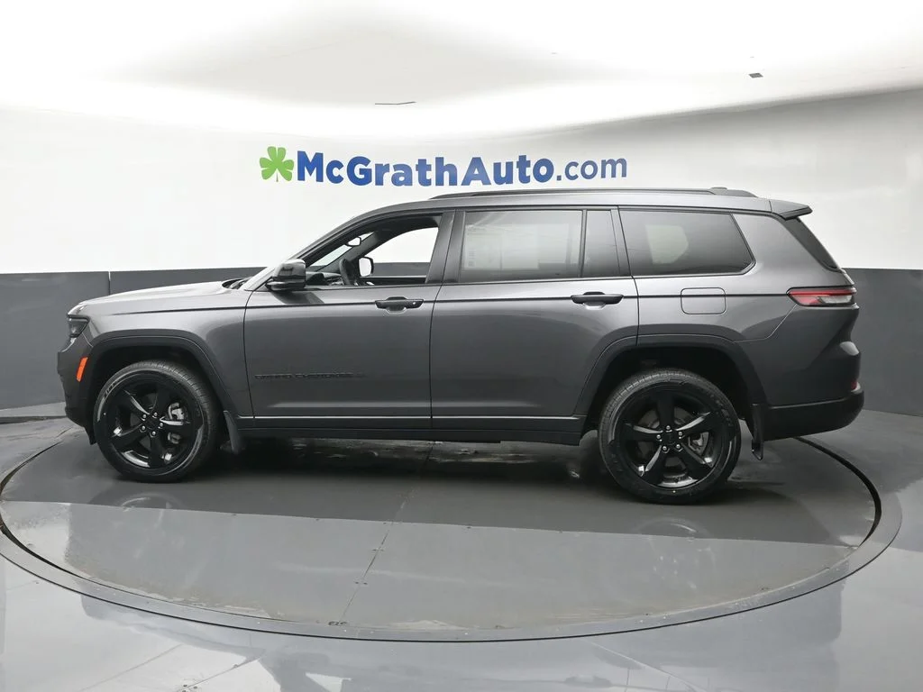Used 2024 Gray Jeep Limited image 25