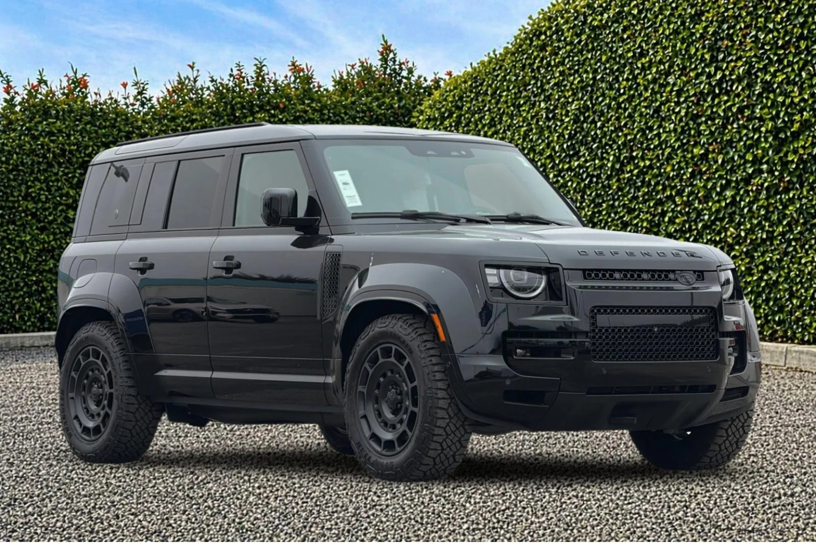 2026 Land Rover Defender OCTA Black - Photo 8