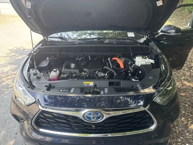 Used 2022  Toyota Platinum image 34