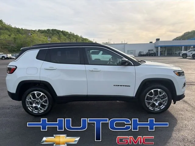 Used 2025 White Jeep Limited 4x4 image 7