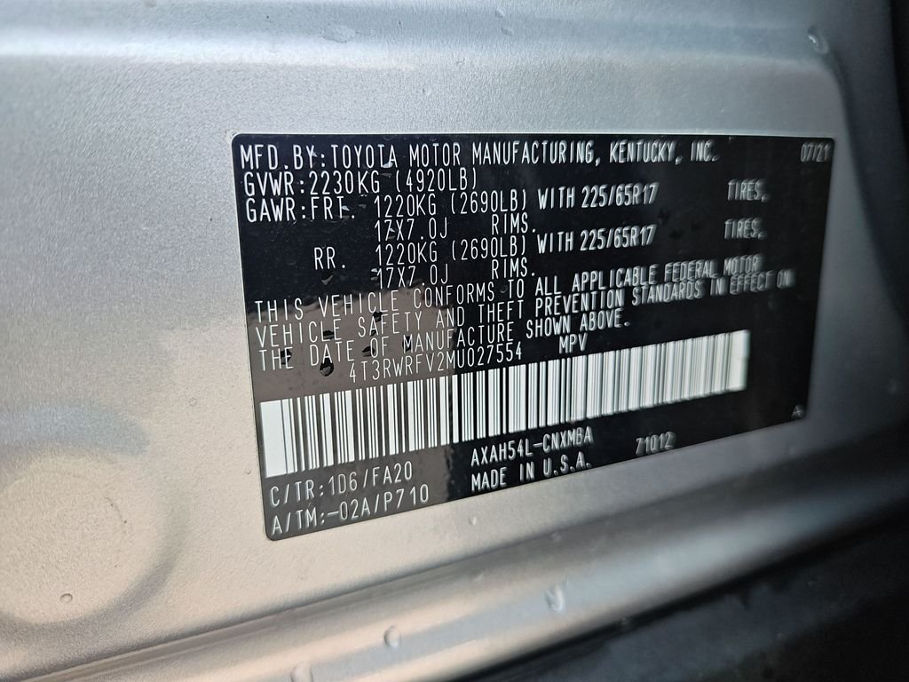 Used 2021 Silver Toyota XLE image 25
