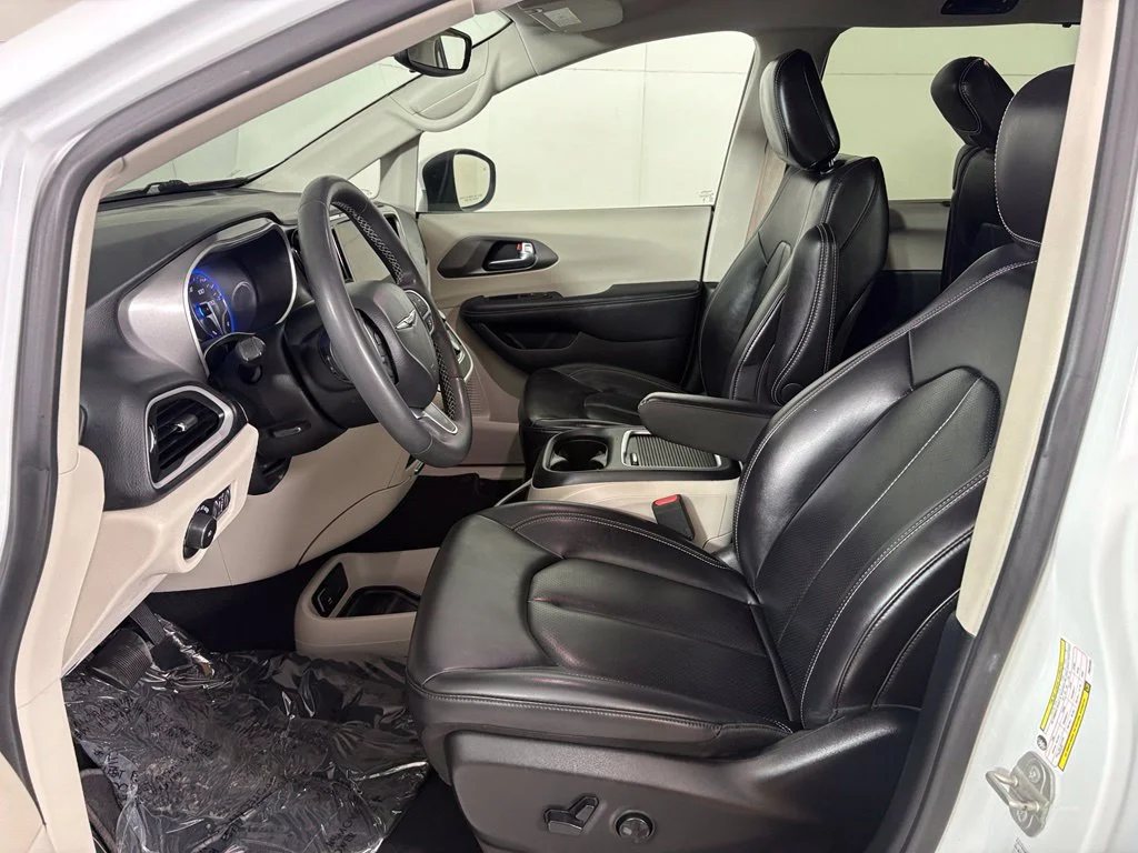 Used 2023 White Chrysler Touring L image 15