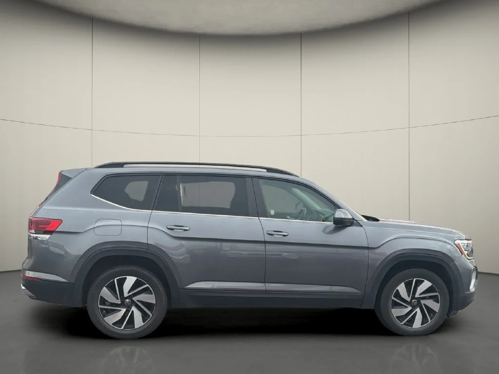 Used 2025 Gray Volkswagen 2.0T SE w/Technology image 8