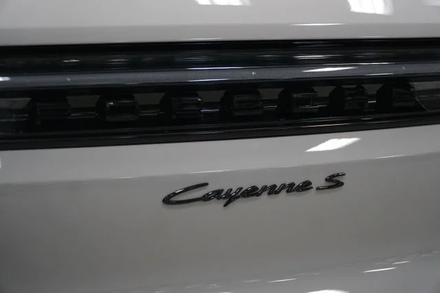 2026 Porsche Cayenne S - Photo 8