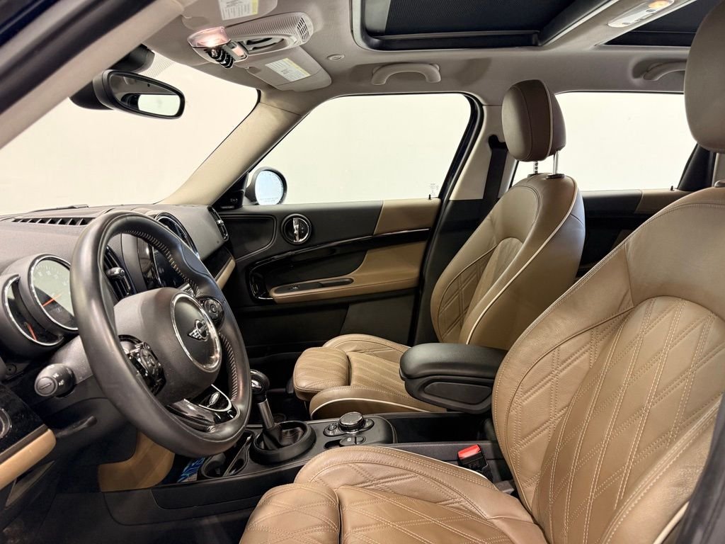 Used 2019 MINI Yours Lapisluxury Blue MINI  image 10