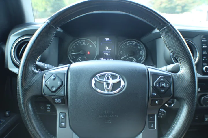 Used 2022  Toyota  image 10