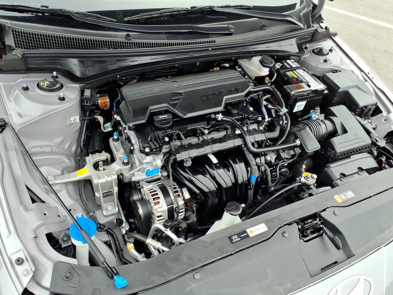 Used 2025 Fluid Metal Hyundai Limited image 32