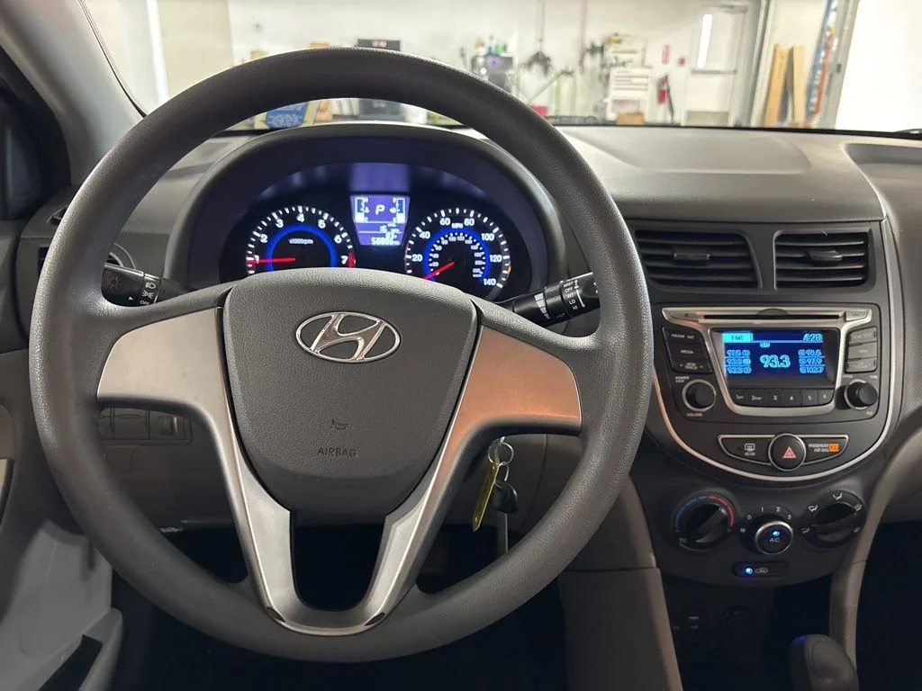 Used 2016 White Hyundai SE image 13