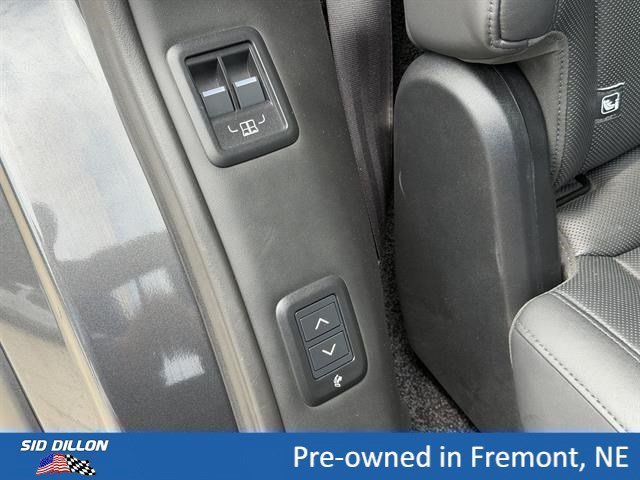 Used 2025 Gray Land Rover SE image 22