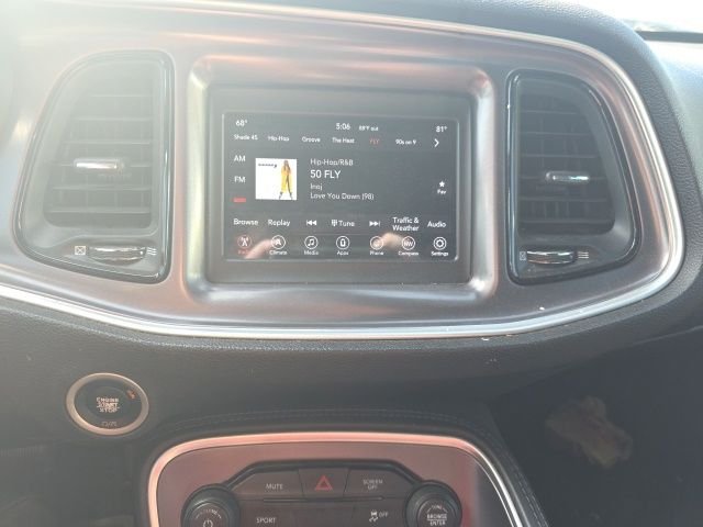 Used 2019 Pitch Black Clearcoat Dodge SXT image 17