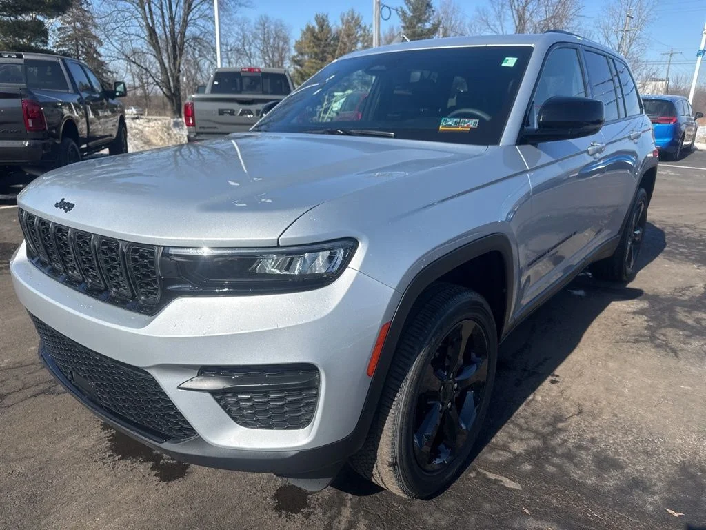 Used 2024 Silver Jeep Altitude image 13
