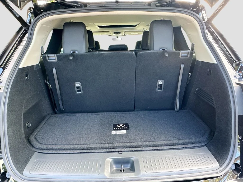 Certified Used 2026 Black INFINITI LUXE image 29