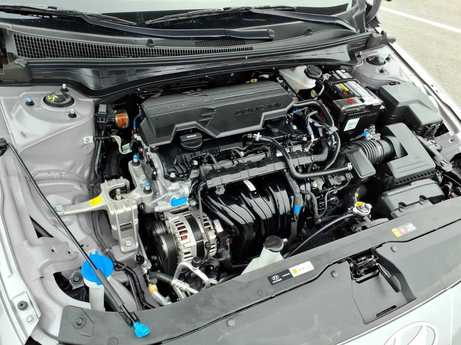 Used 2025 Fluid Metal Hyundai Limited image 32