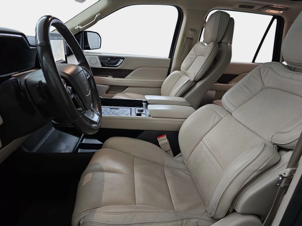 Used 2018 Velvet Lincoln Reserve image 17