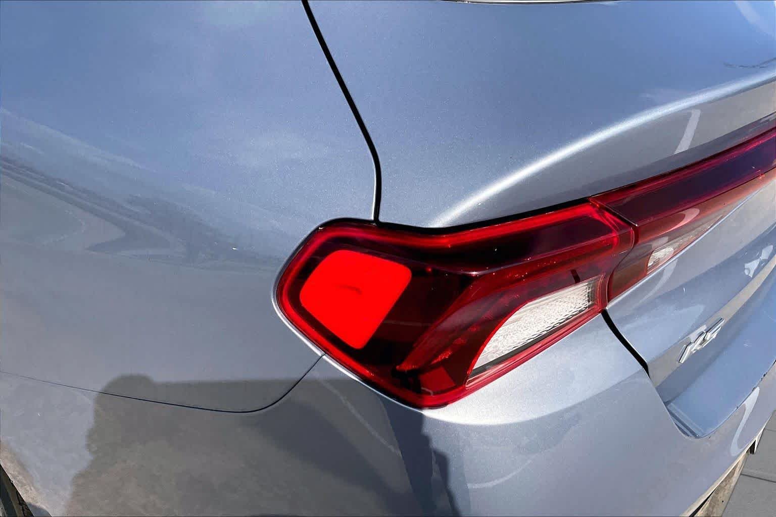Used 2022 Everlasting Silver Kia LXS image 27