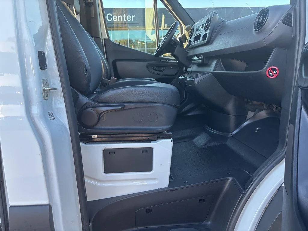 Used 2025 Arctic White Mercedes-Benz Cargo 170 WB image 21