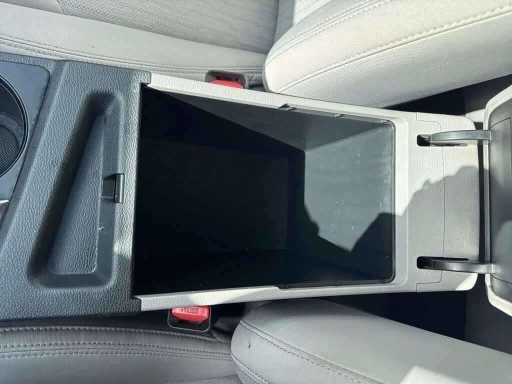 Used 2016 Black Hyundai Base image 27