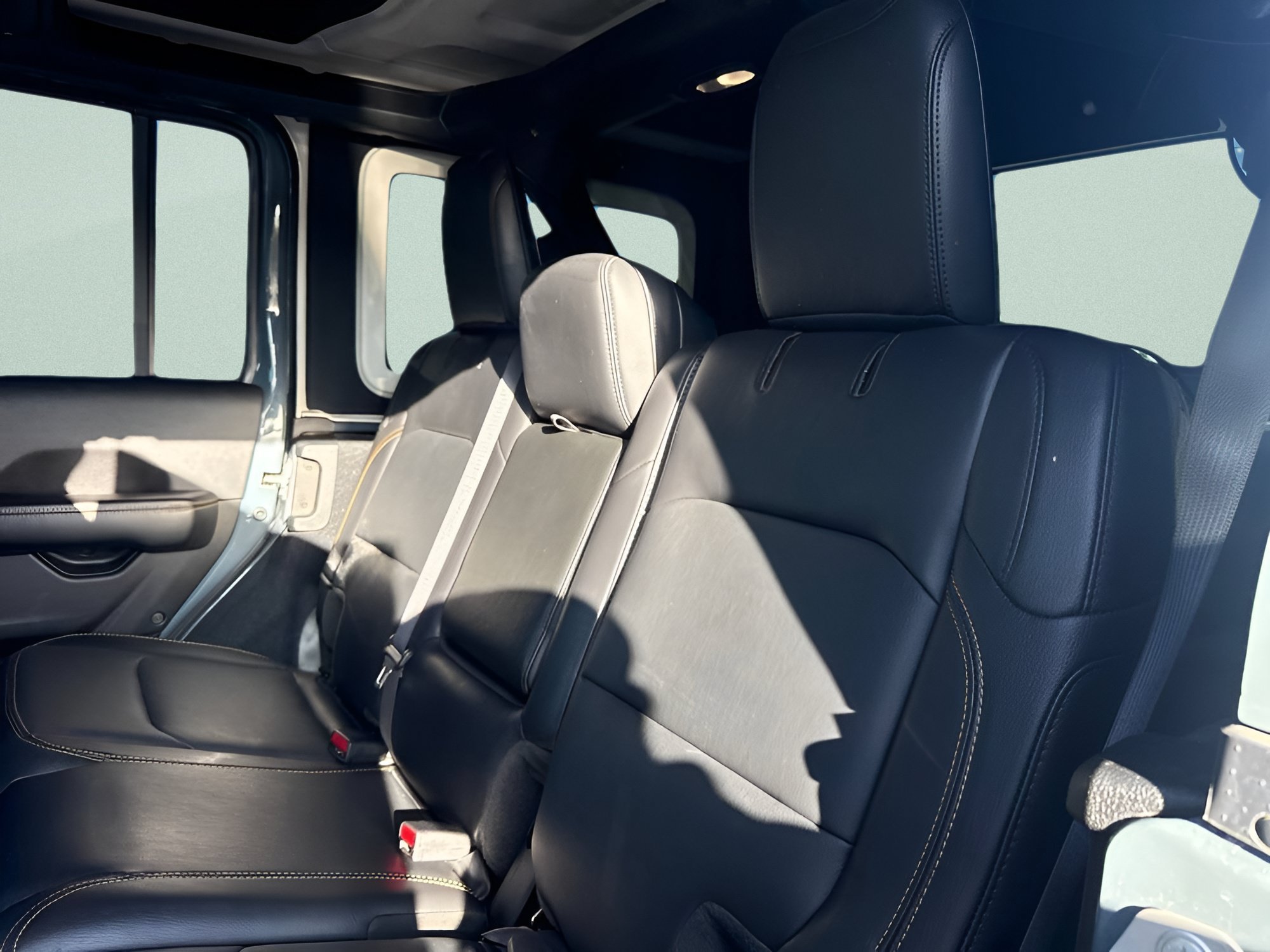 Used 2024 Anvil Clear Coat Jeep Sahara image 21