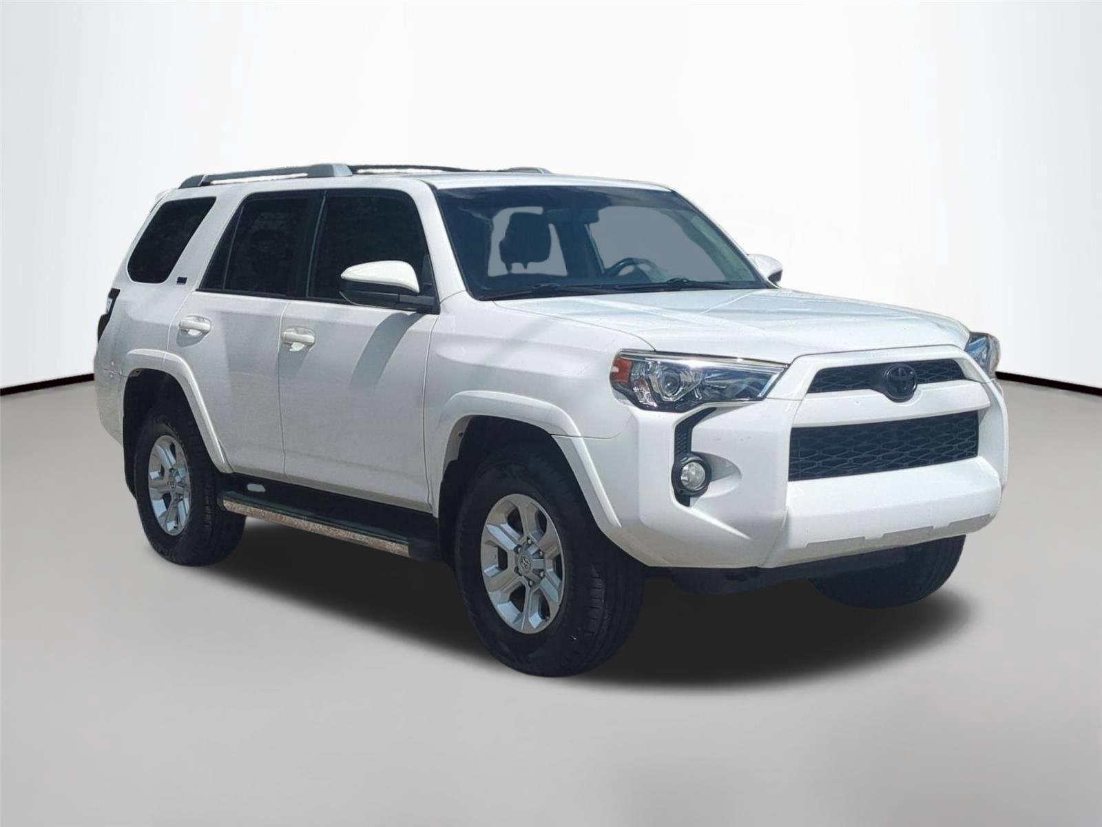 Used 2017 Super White Toyota SR5 image 7