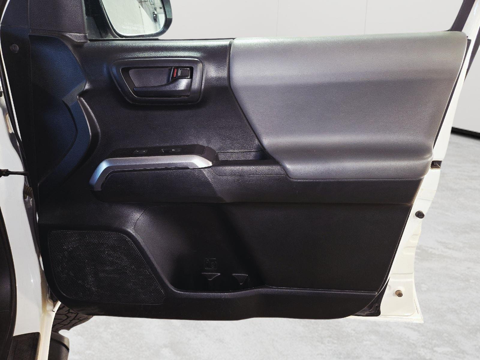 Used 2019 Super White Toyota SR5 image 37