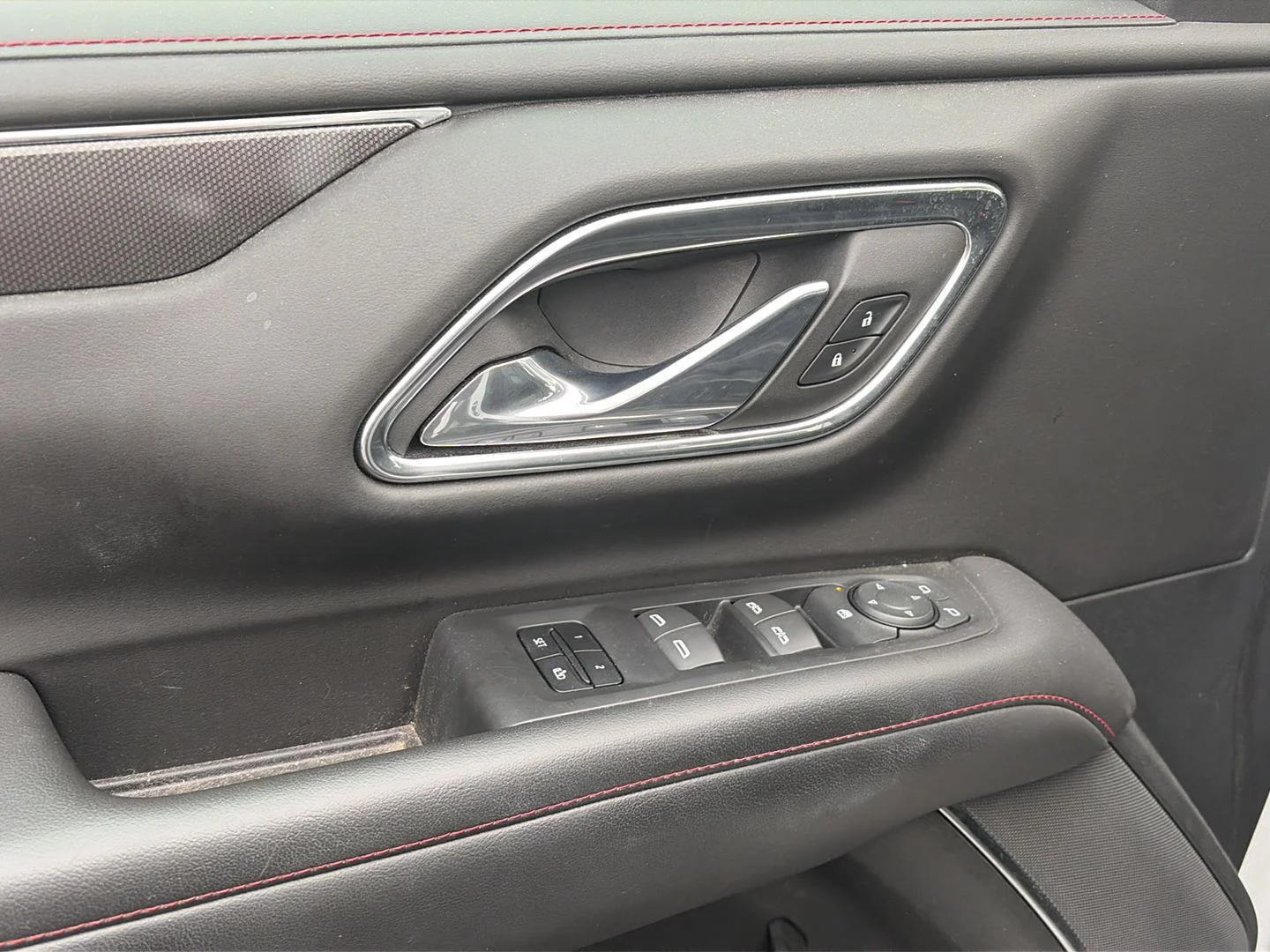 Used 2023 Wh Chevrolet  image 11