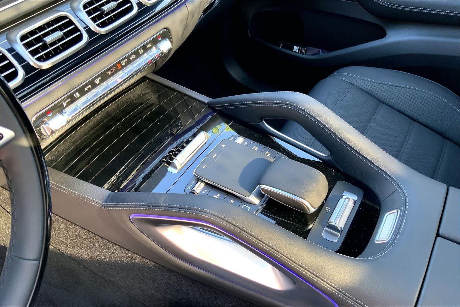 New 2026 MANUFAKTUR Moonlight White Metallic Mercedes-Benz GLS 450 image 7