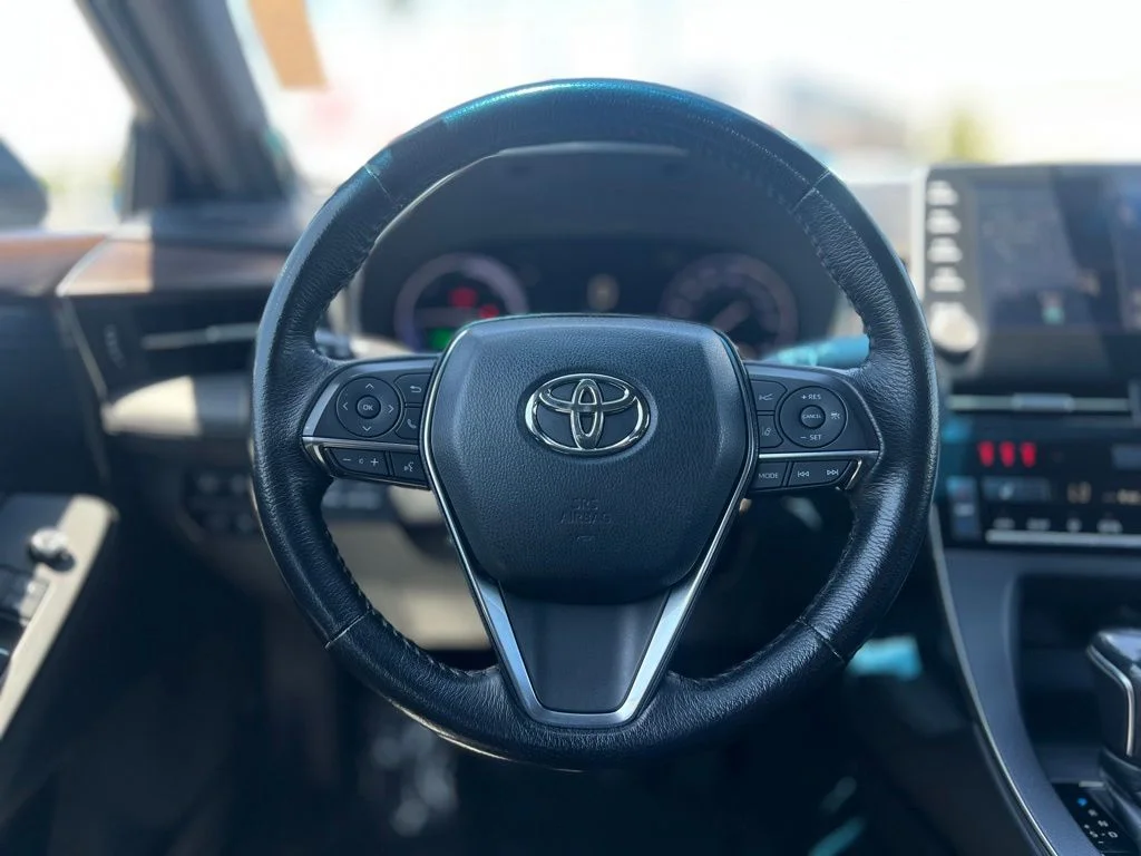 Used 2020 Silver Toyota XLE Plus image 24