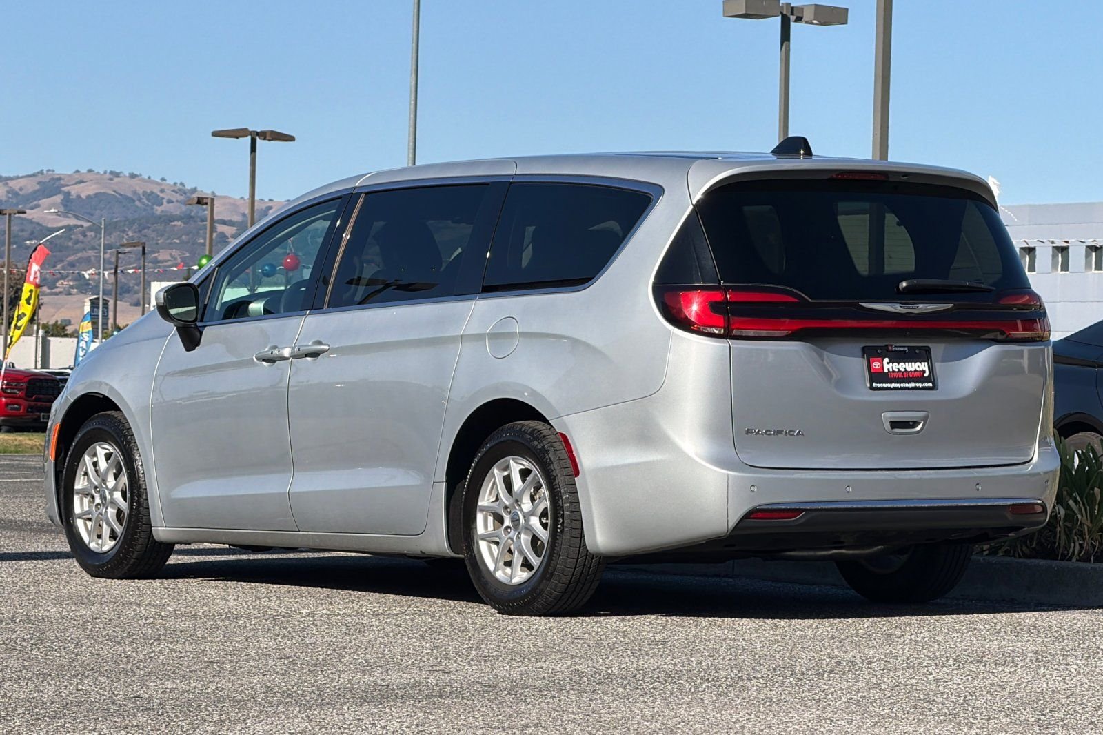Used 2023 Silver Chrysler Touring L image 6