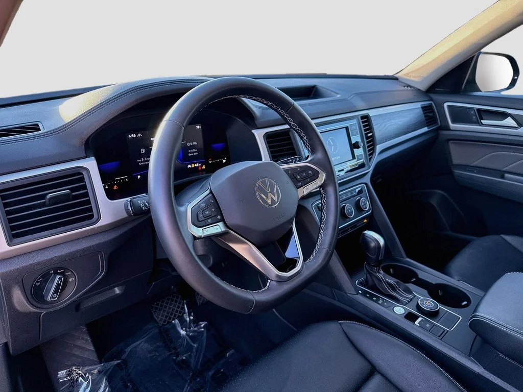 Used 2023 Platinum Gray Metallic Volkswagen 2.0T SE image 9